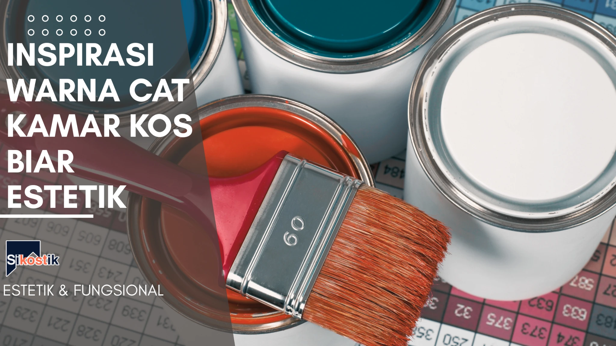 Inspirasi warna cat kamar kos: dinding putih tulang dengan aksen sage dan lampu hias 4000K agar estetik dan nyaman untuk belajar.